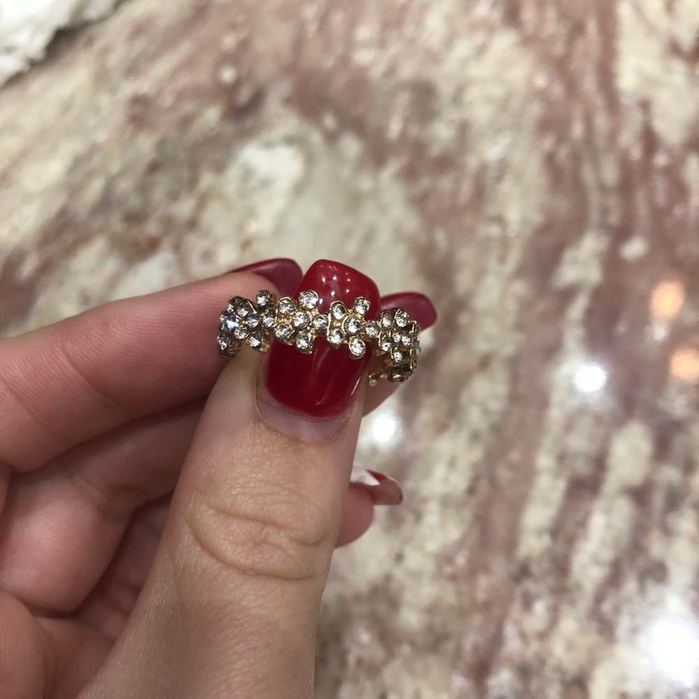 Sparkly gold flower ring